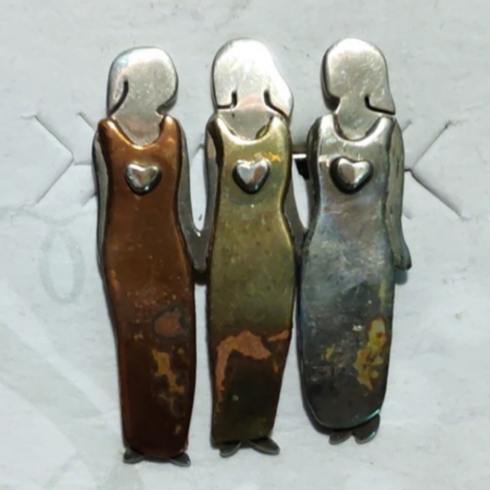 HP🥳Three Sisters Pin or Broach